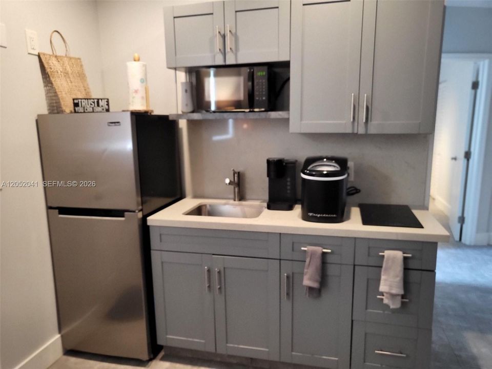 For Rent: $2,350 (2 beds, 1 baths, 1456 Square Feet)