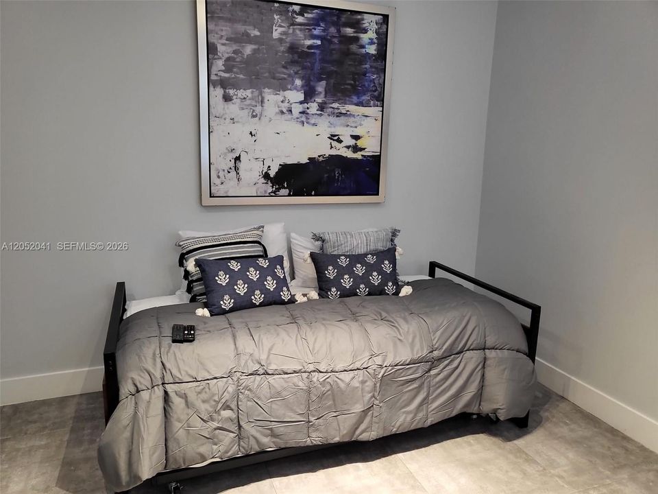 For Rent: $2,350 (2 beds, 1 baths, 1456 Square Feet)