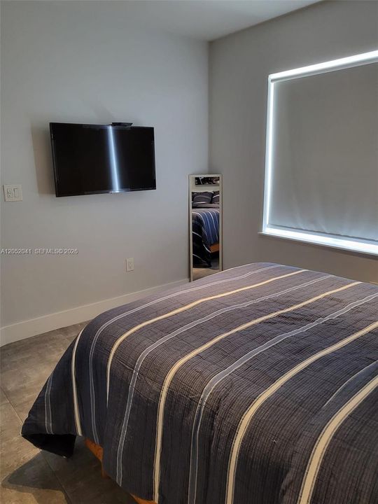 For Rent: $2,350 (2 beds, 1 baths, 1456 Square Feet)