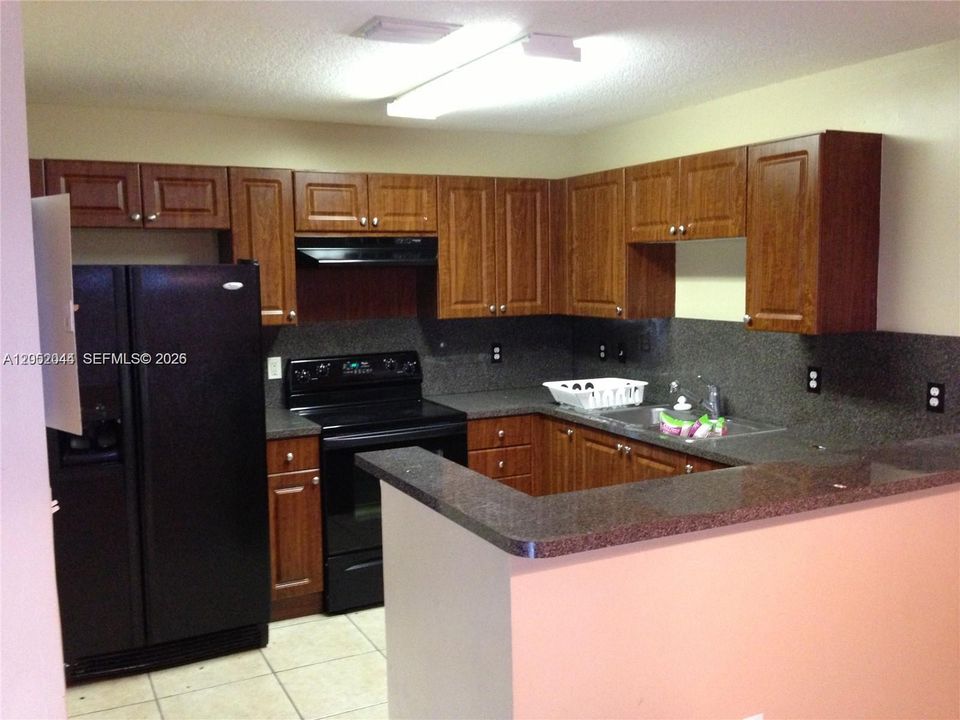 For Sale: $399,000 (3 beds, 3 baths, 1708 Square Feet)