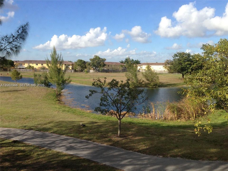 For Sale: $399,000 (3 beds, 3 baths, 1708 Square Feet)
