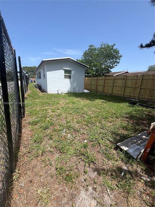 For Sale: $250,000 (2 beds, 1 baths, 630 Square Feet)