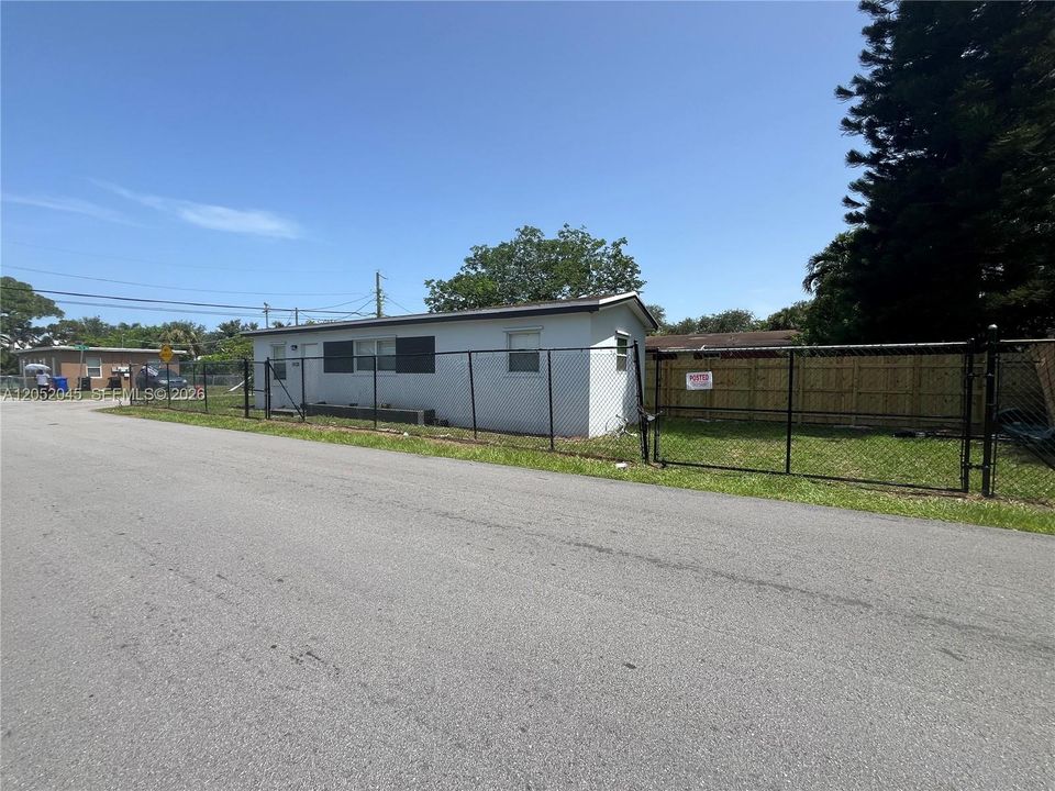 For Sale: $250,000 (2 beds, 1 baths, 630 Square Feet)