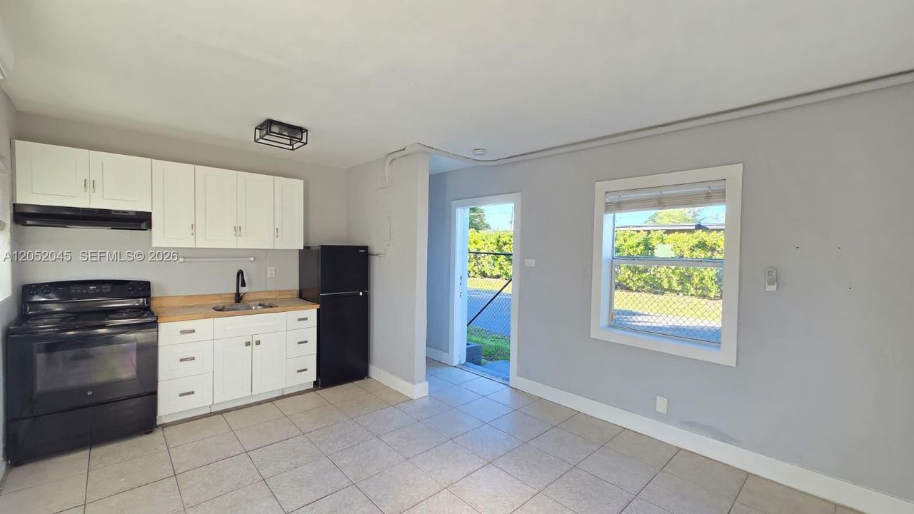 For Sale: $250,000 (2 beds, 1 baths, 630 Square Feet)