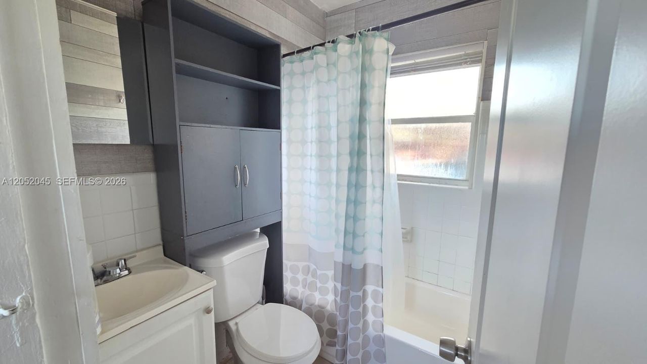 For Sale: $250,000 (2 beds, 1 baths, 630 Square Feet)
