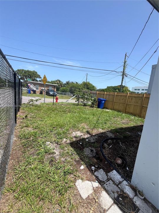 For Sale: $250,000 (2 beds, 1 baths, 630 Square Feet)
