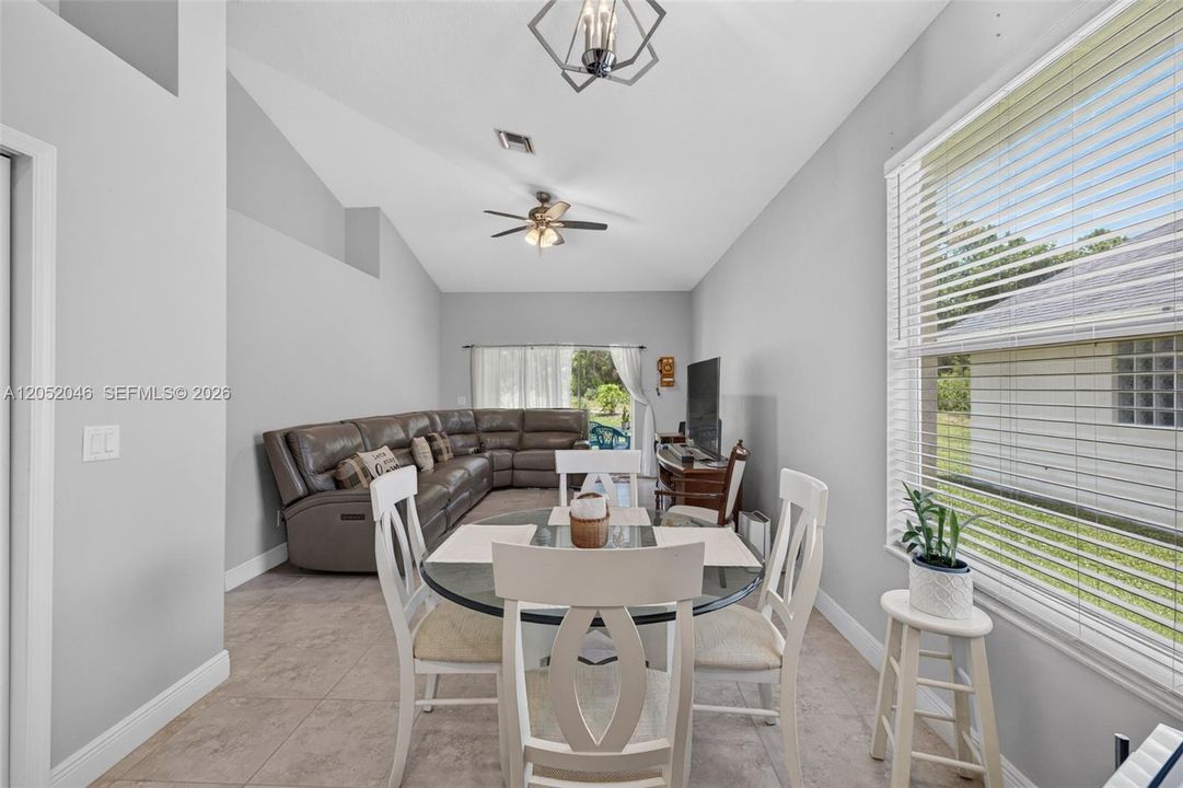 待售: $359,999 (4 贝兹, 2 浴室, 1786 平方英尺)
