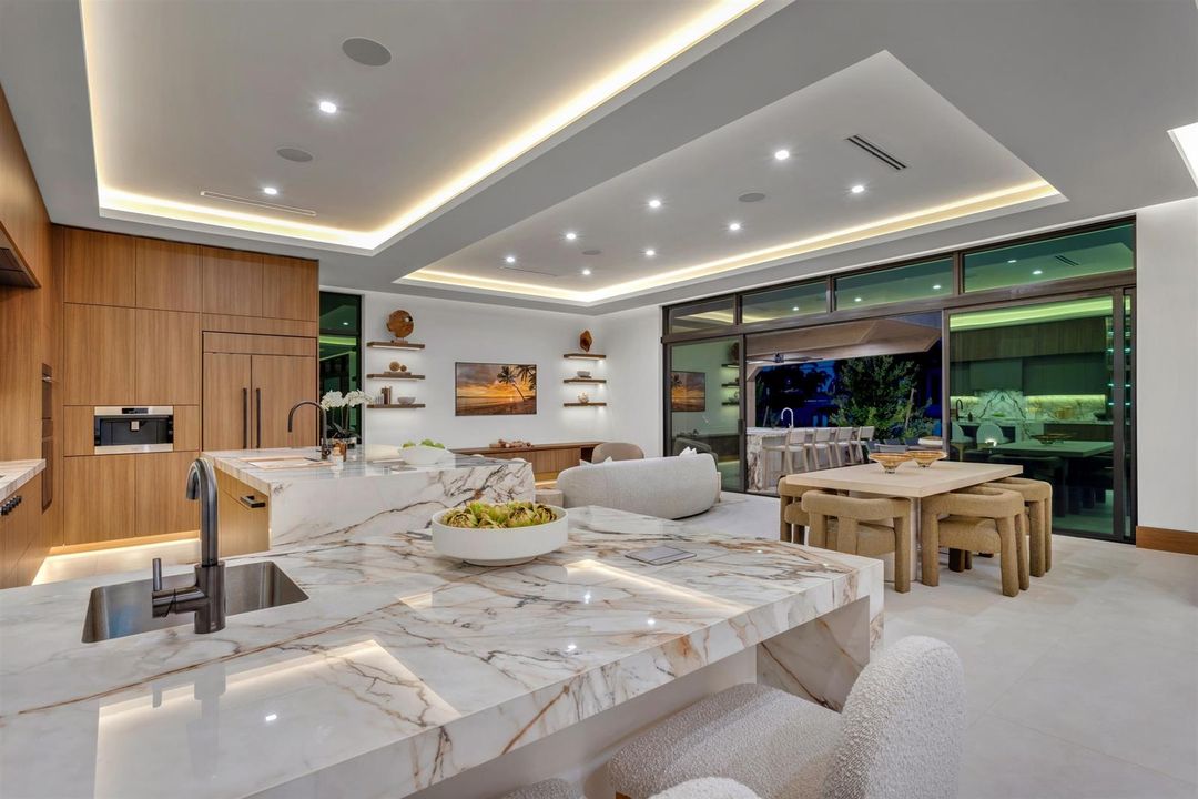 KITCHEN_TO_FAMILY_ROOM