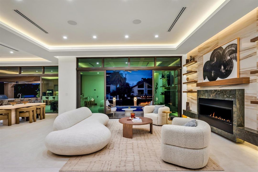 LIVING_ROOM_STRAIGHT