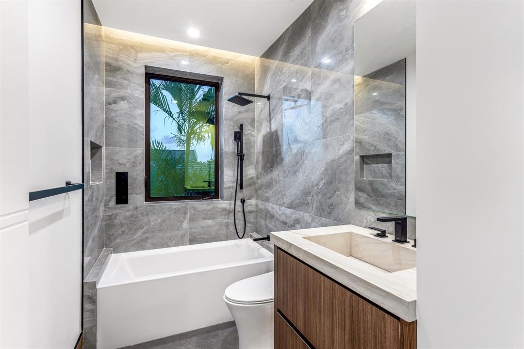 BATHROOM_3