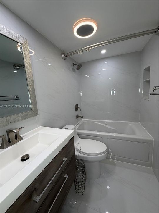 For Rent: $2,550 (2 beds, 2 baths, 1160 Square Feet)