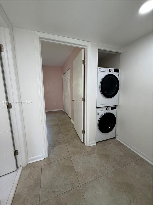 For Rent: $2,550 (2 beds, 2 baths, 1160 Square Feet)