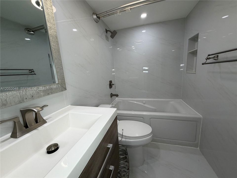 For Rent: $2,550 (2 beds, 2 baths, 1160 Square Feet)