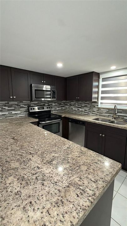 For Rent: $2,550 (2 beds, 2 baths, 1160 Square Feet)