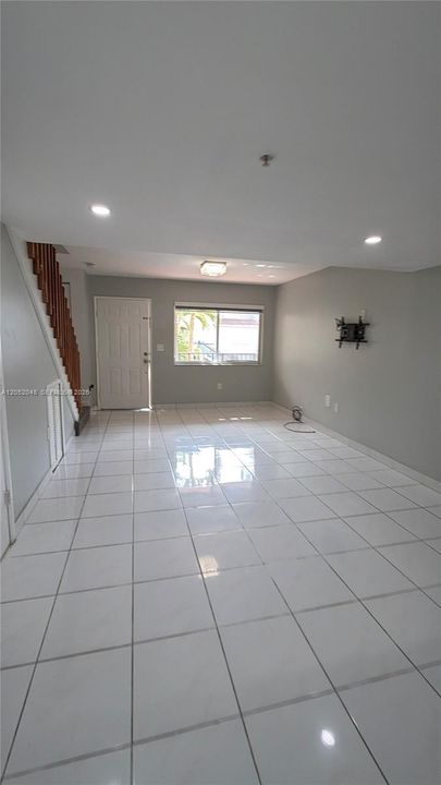 For Rent: $2,550 (2 beds, 2 baths, 1160 Square Feet)