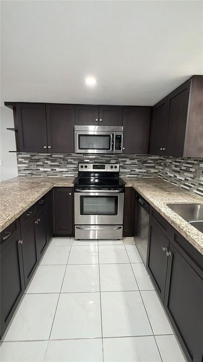 For Rent: $2,550 (2 beds, 2 baths, 1160 Square Feet)