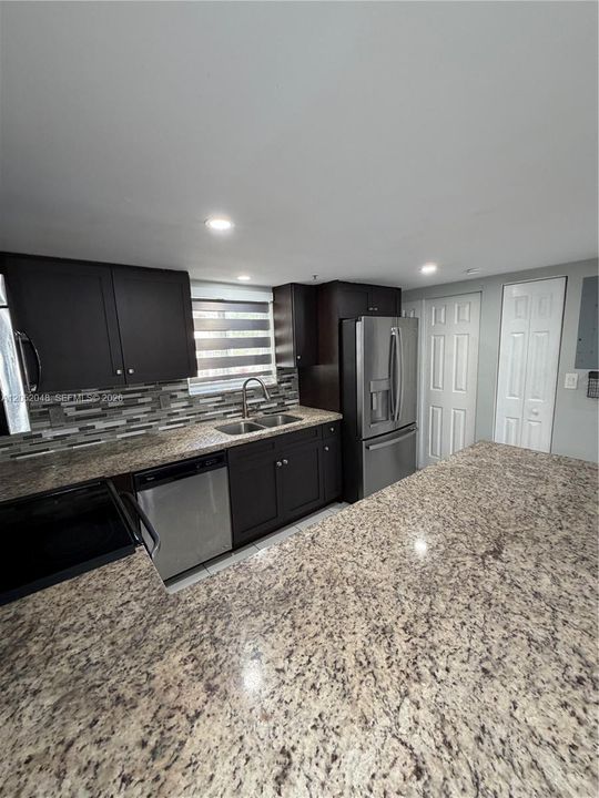 For Rent: $2,550 (2 beds, 2 baths, 1160 Square Feet)