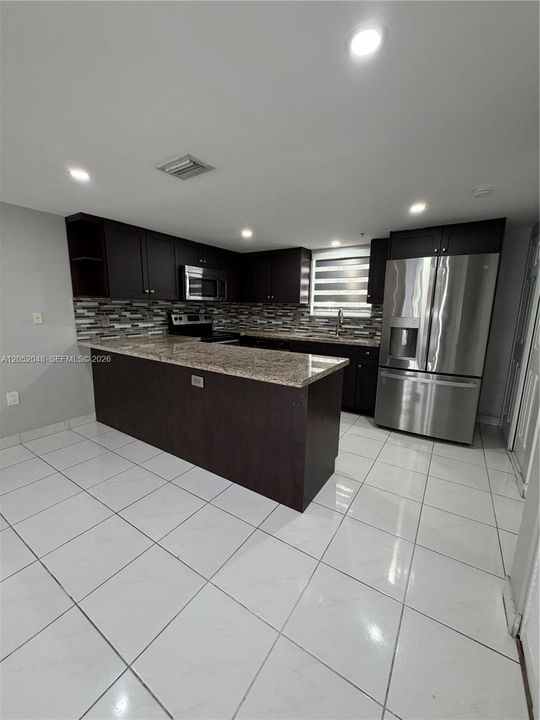 For Rent: $2,550 (2 beds, 2 baths, 1160 Square Feet)