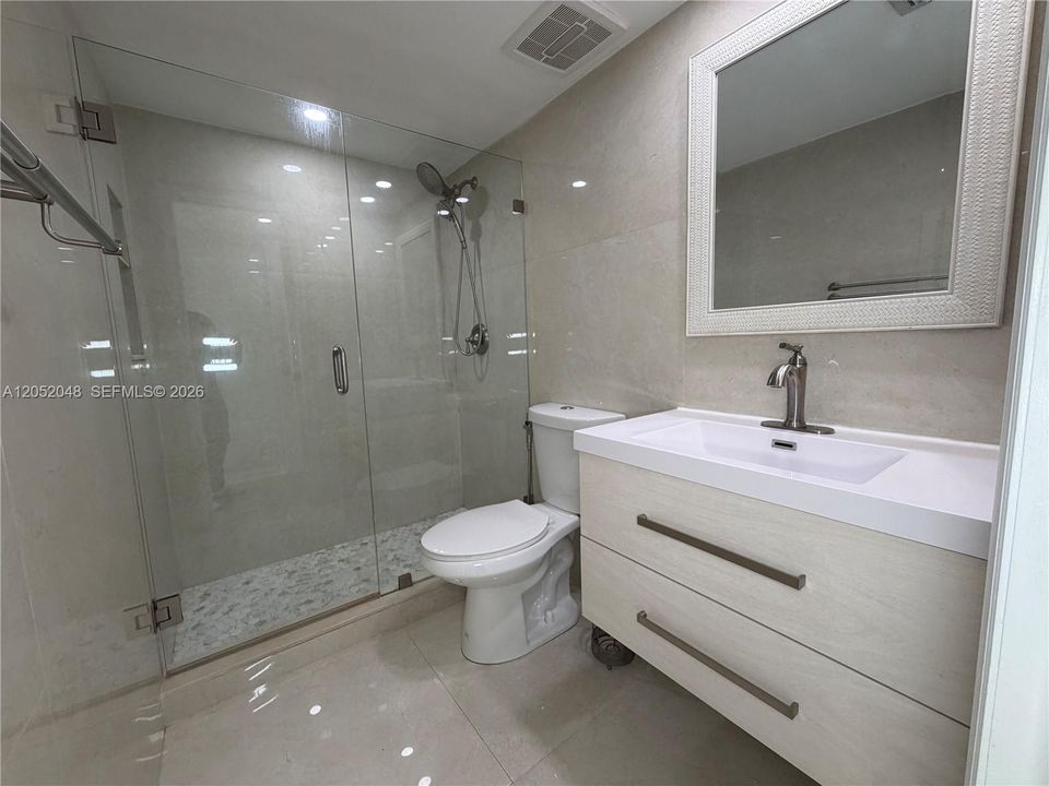 For Rent: $2,550 (2 beds, 2 baths, 1160 Square Feet)
