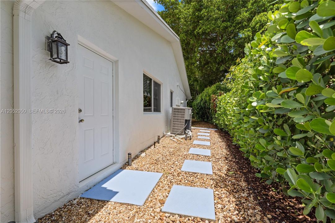 For Sale: $650,000 (3 beds, 2 baths, 2158 Square Feet)