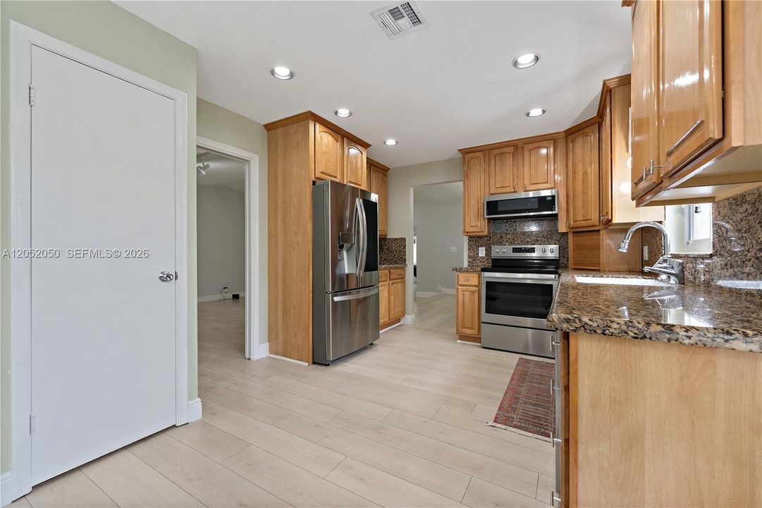 For Sale: $650,000 (3 beds, 2 baths, 2158 Square Feet)