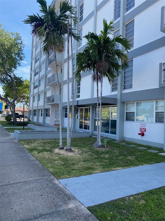 For Sale: $229,500 (1 beds, 1 baths, 672 Square Feet)
