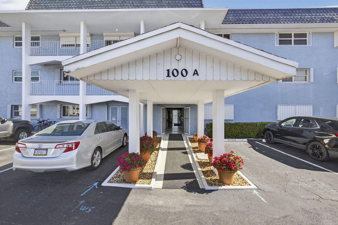 100 shore Ct