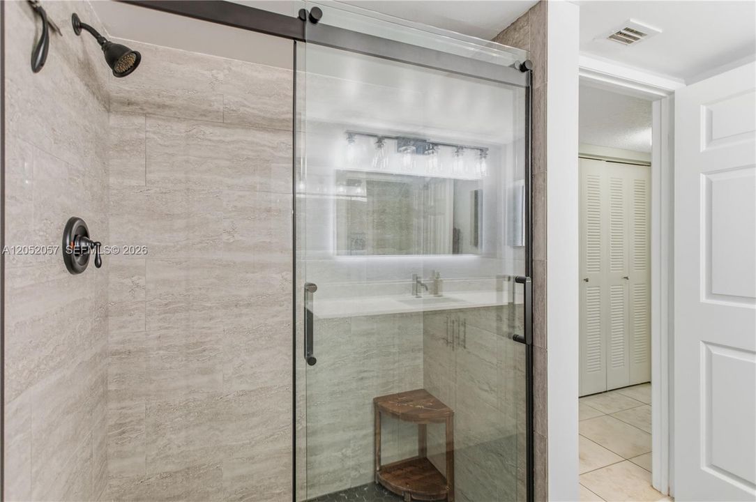 For Rent: $2,700 (2 beds, 2 baths, 1124 Square Feet)