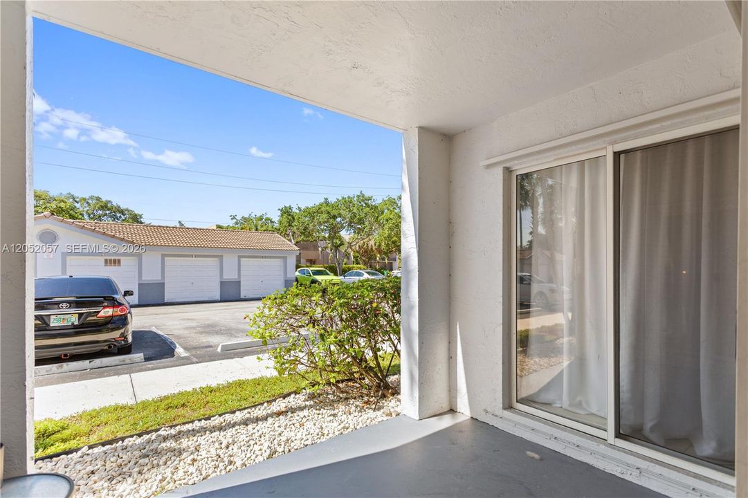 For Rent: $2,700 (2 beds, 2 baths, 1124 Square Feet)