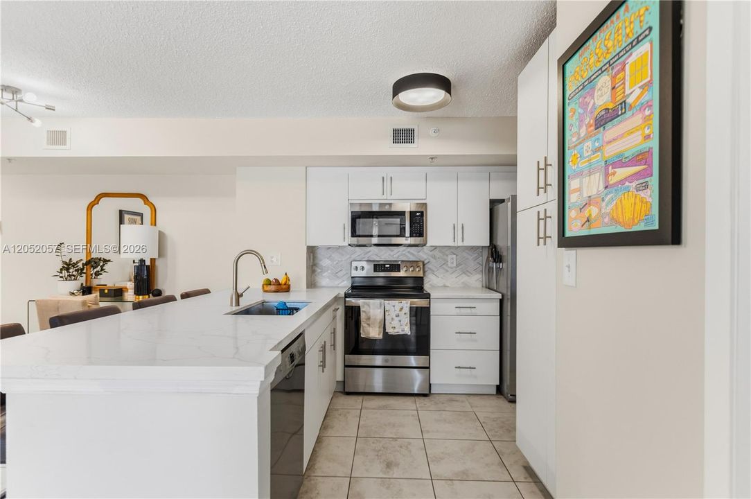 For Rent: $2,700 (2 beds, 2 baths, 1124 Square Feet)