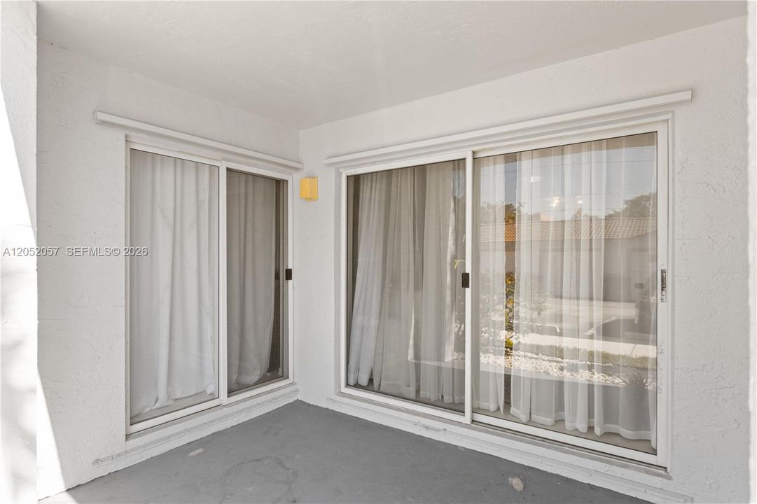 For Rent: $2,700 (2 beds, 2 baths, 1124 Square Feet)