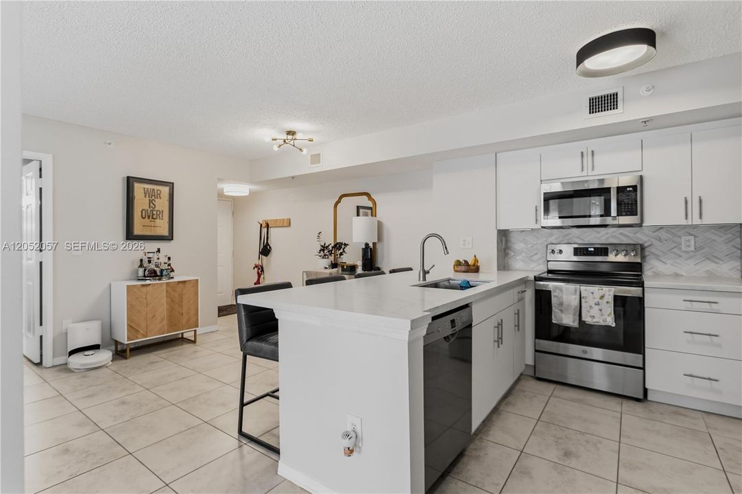 For Rent: $2,700 (2 beds, 2 baths, 1124 Square Feet)