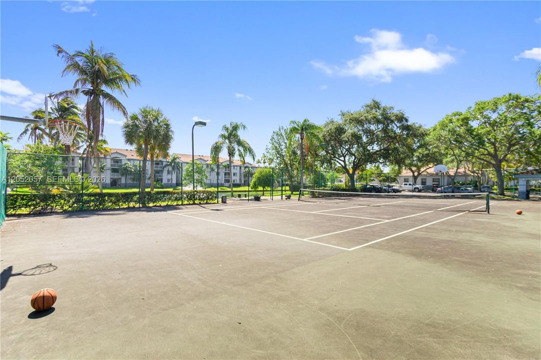 For Rent: $2,700 (2 beds, 2 baths, 1124 Square Feet)