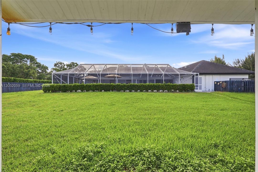 For Sale: $1,950,000 (5 beds, 5 baths, 4511 Square Feet)
