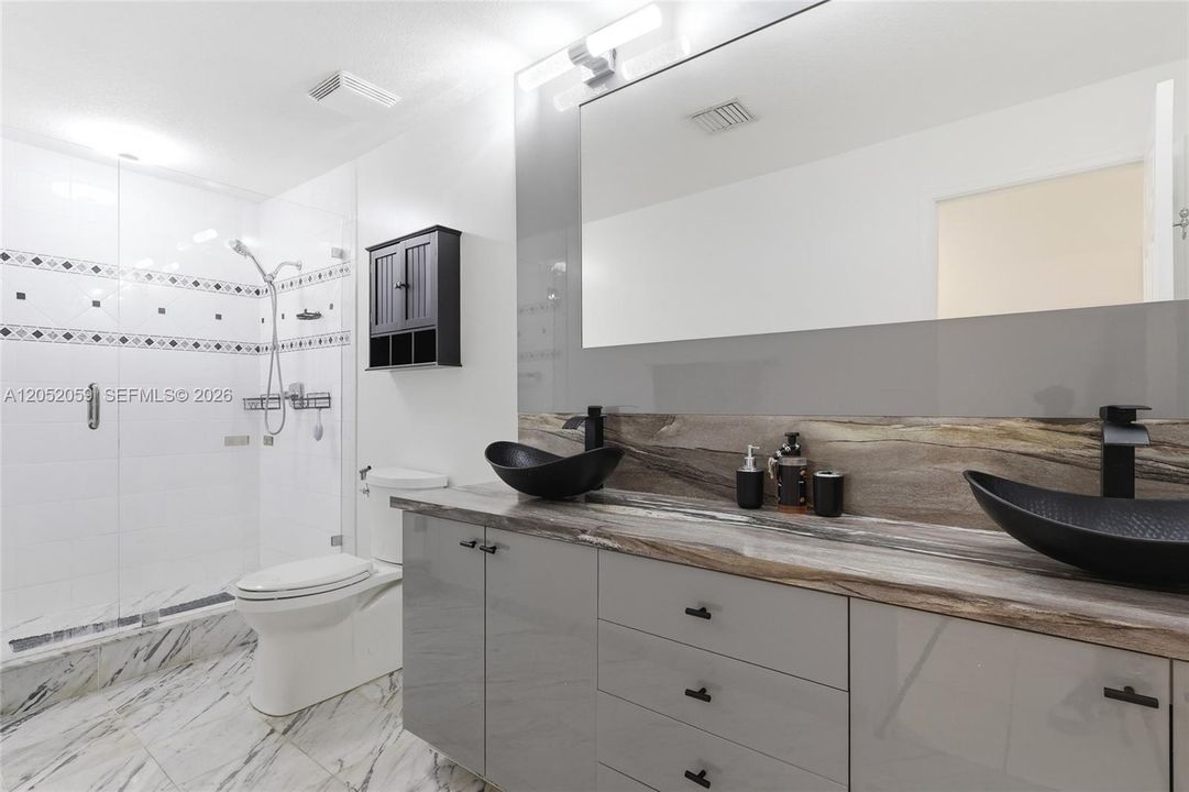 For Sale: $1,950,000 (5 beds, 5 baths, 4511 Square Feet)