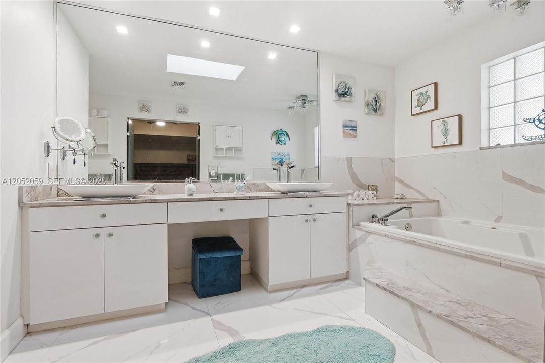 For Sale: $1,950,000 (5 beds, 5 baths, 4511 Square Feet)