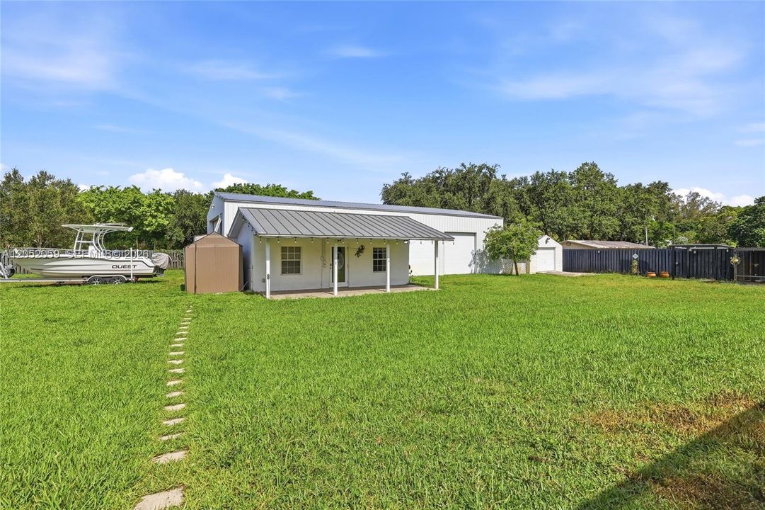 For Sale: $1,950,000 (5 beds, 5 baths, 4511 Square Feet)