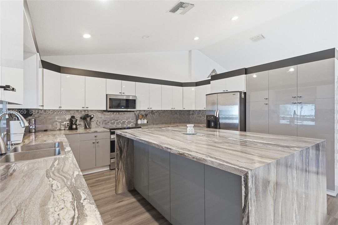 For Sale: $1,950,000 (5 beds, 5 baths, 4511 Square Feet)