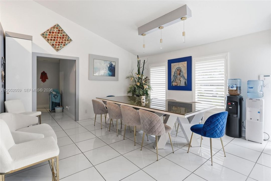 For Sale: $1,950,000 (5 beds, 5 baths, 4511 Square Feet)
