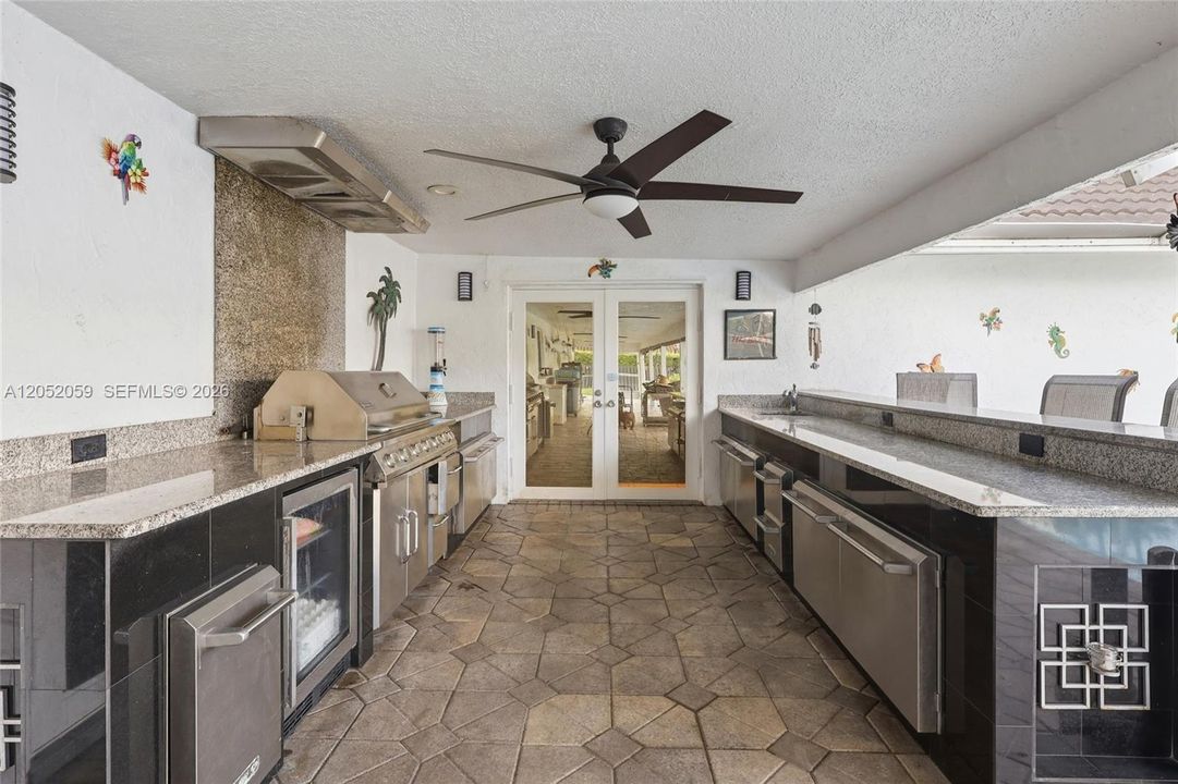 For Sale: $1,950,000 (5 beds, 5 baths, 4511 Square Feet)