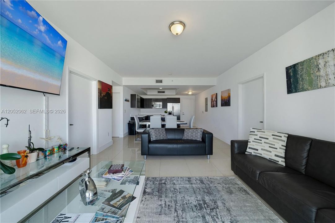 For Rent: $4,100 (2 beds, 2 baths, 1129 Square Feet)