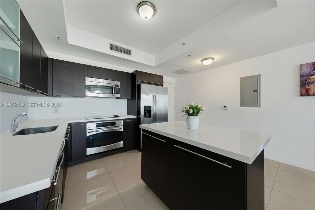 For Rent: $4,100 (2 beds, 2 baths, 1129 Square Feet)