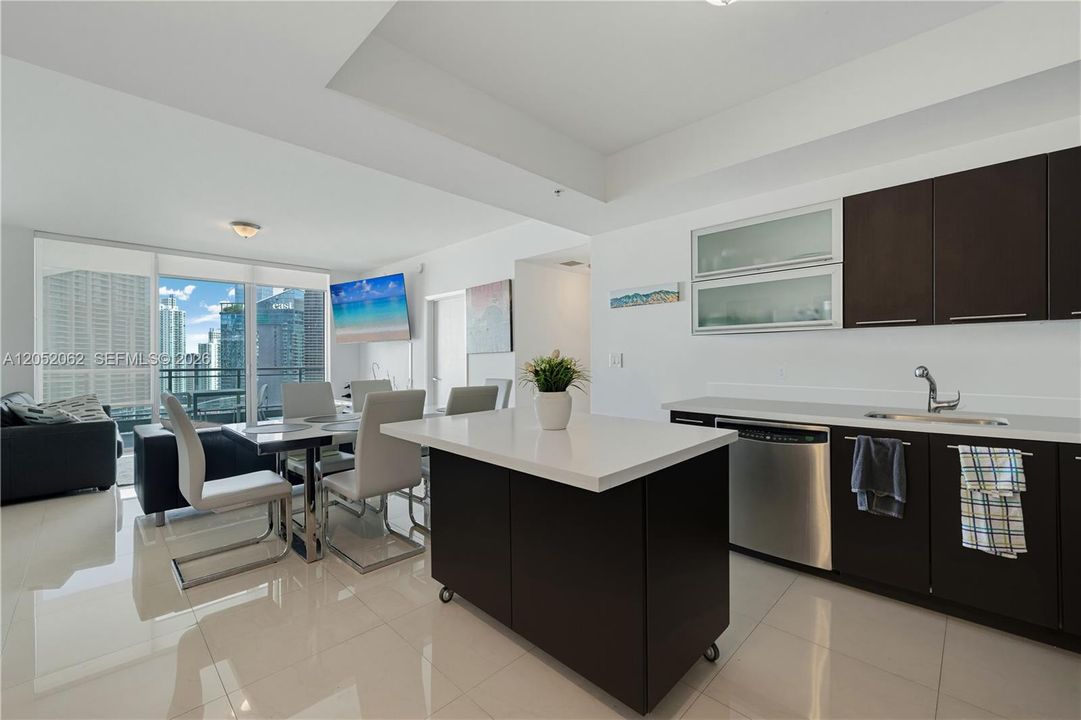 For Rent: $4,100 (2 beds, 2 baths, 1129 Square Feet)