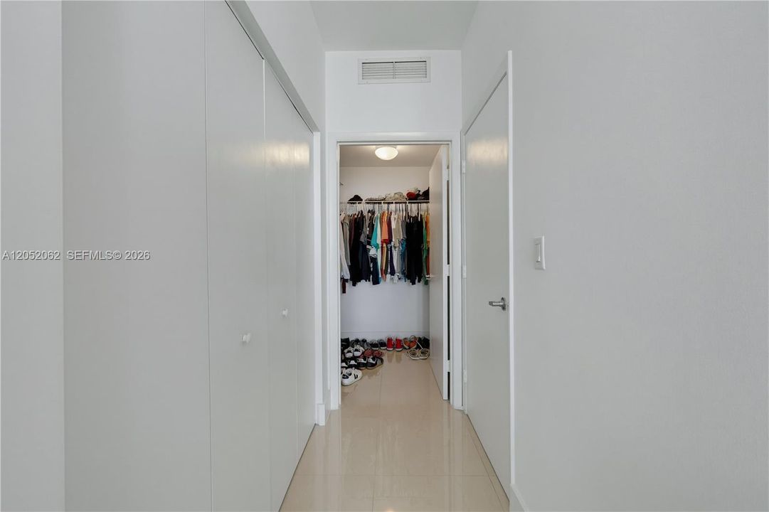 For Rent: $4,100 (2 beds, 2 baths, 1129 Square Feet)