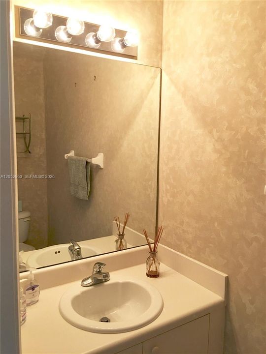 En Venta: $472,000 (2 camas, 2 baños, 1386 Pies cuadrados)