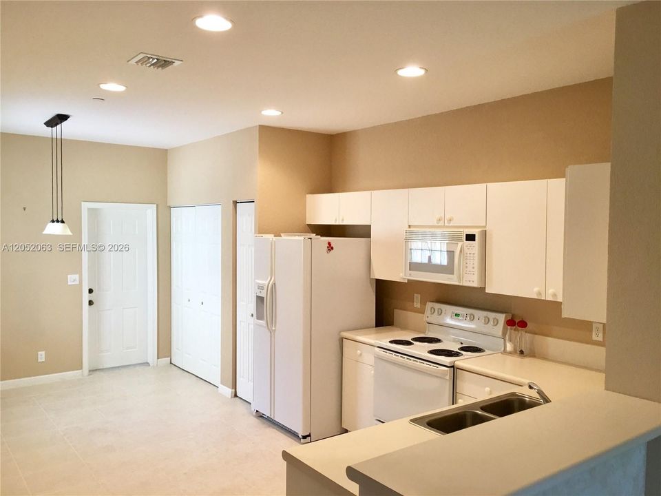 En Venta: $472,000 (2 camas, 2 baños, 1386 Pies cuadrados)
