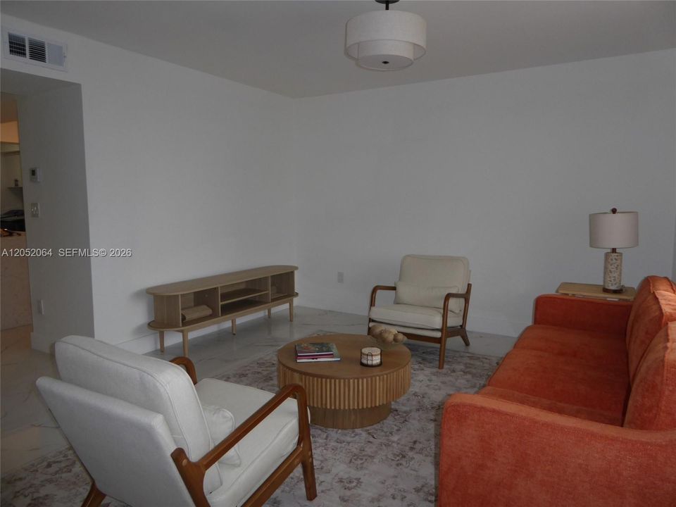 For Sale: $315,000 (2 beds, 2 baths, 1235 Square Feet)