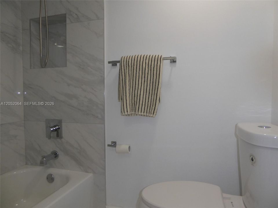 Guest Tub Shower