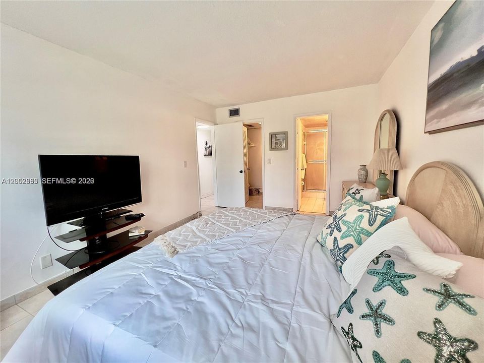 На продажу: $229,000 (2 спален, 2 ванн, 1200 Квадратных фут)