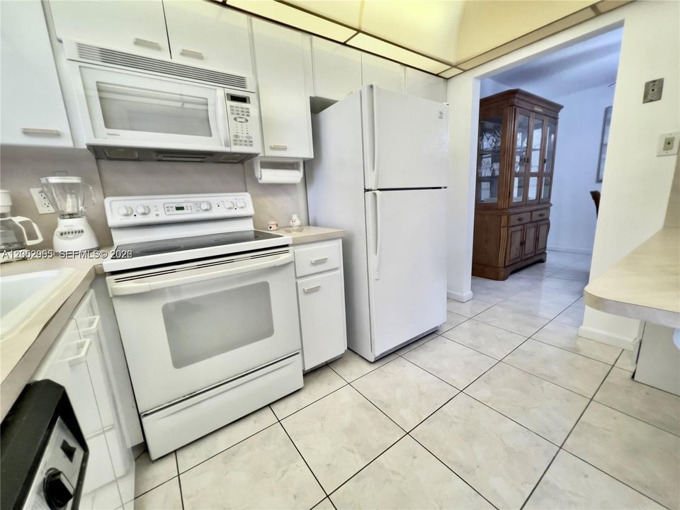 На продажу: $229,000 (2 спален, 2 ванн, 1200 Квадратных фут)